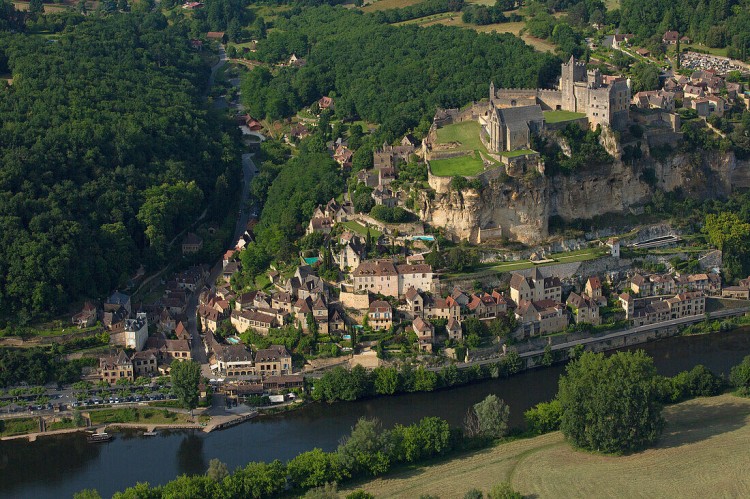 71026910 France Dordogne 24 Beynac et Cazenac town labeled the most beautiful villages of France aerial view