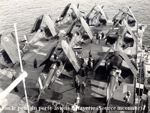 La flottille 15F et ses Corsair sur le pont du P.A Lafayette