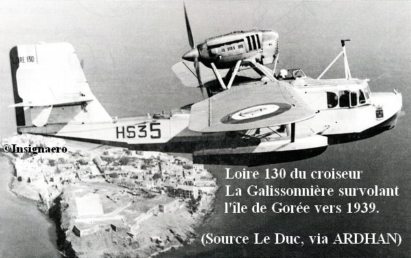 Photo du Loire 130 du croiseur La Galissonniere au dessus de l ile de Goree en 1939