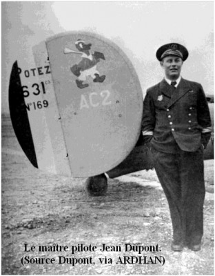 Photo du maitre pilote Dupont posant aux cotes d un Potez 631