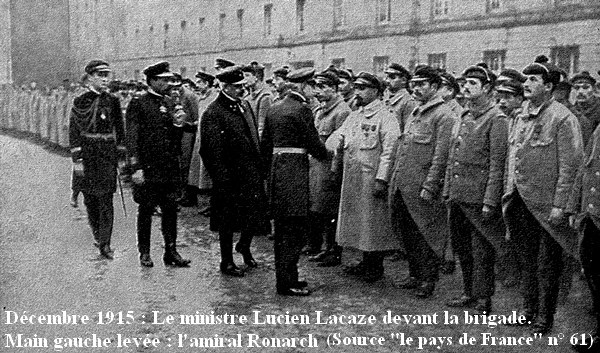 Lucien Lacaze devant la brigade Dixmude