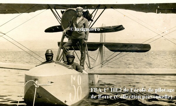 Un FBA 17 HE2 de l ecole de pilotage de Berre avec son pilote