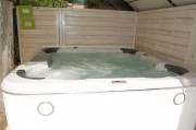 https://www.waibe.fr/sites/xx106/medias/images/piscine_bien_etre/spa_abrite_et_couvert_--__2_.jpg