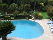 https://www.waibe.fr/sites/xxl06/medias/images/exterieur/5_swimmng_pool_with_large_area__5_.jpg